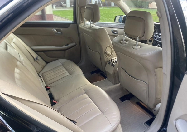 Mercedes-Benz Klasa E cena 38800 przebieg: 285000, rok produkcji 2011 z Mława małe 529